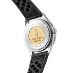 ケースバックには、アンタークティックコレクションの象徴であるペンギンモチーフとゴールドメダリオンを刻印