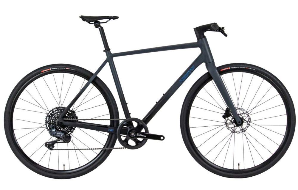 ワイヤー類のほぼ全てを自転車のフレーム（車体）内部に通して収納することで変速機のあるクロスバイクとしては他に類を見ないほどスマートなフォルムを実現