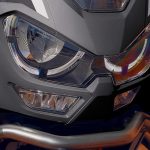 走行時やコーナリング時にバンク角に応じて3段階で切り替わるスマートなコーナリングライト