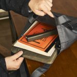 メインコンパートメントはノートPCやA4ファイル、ノートやペンケースなど一通り収納することが可能