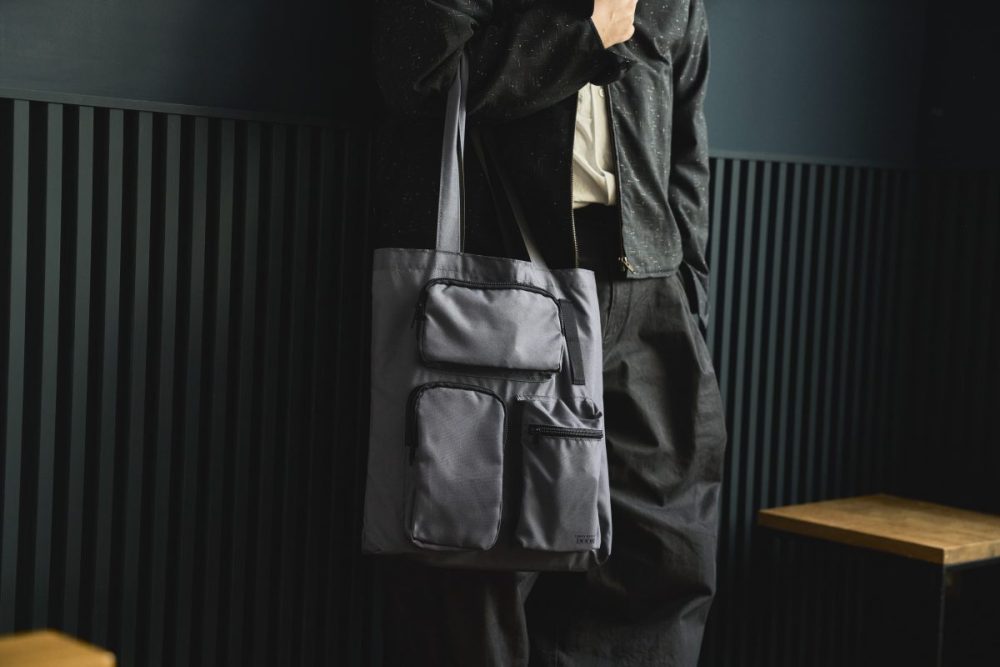 手持ちできるトートバッグなので持ち運びしやすい