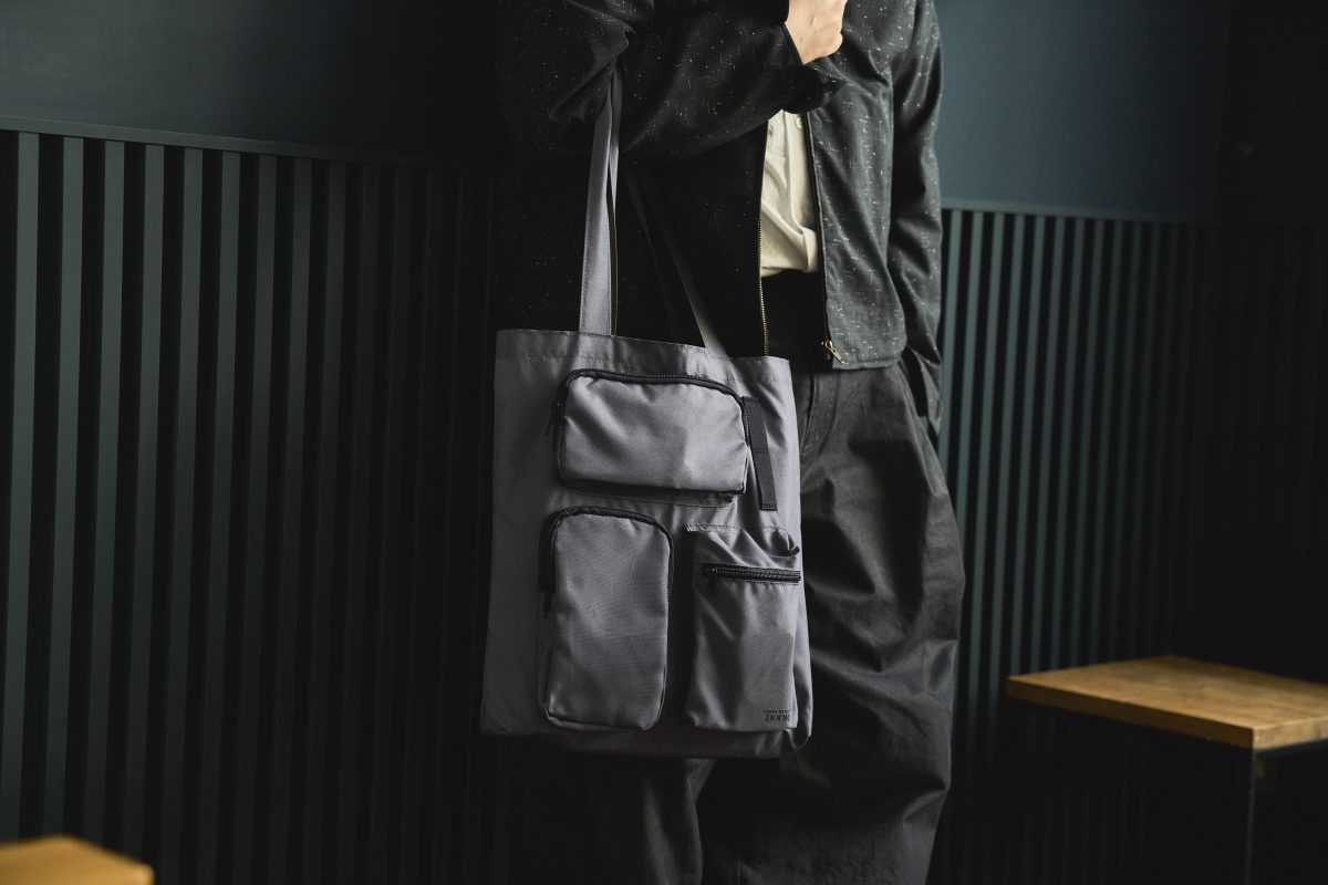 手持ちできるトートバッグなので持ち運びしやすい