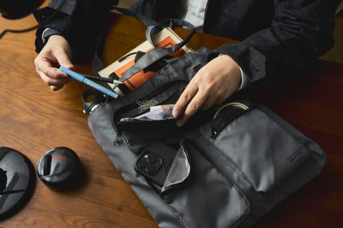 【整理整頓力おばけ付録】ビジネス使いの正解！アーバンリサーチのトート、実は「社内移動」や「置きバッグ」に最強でした