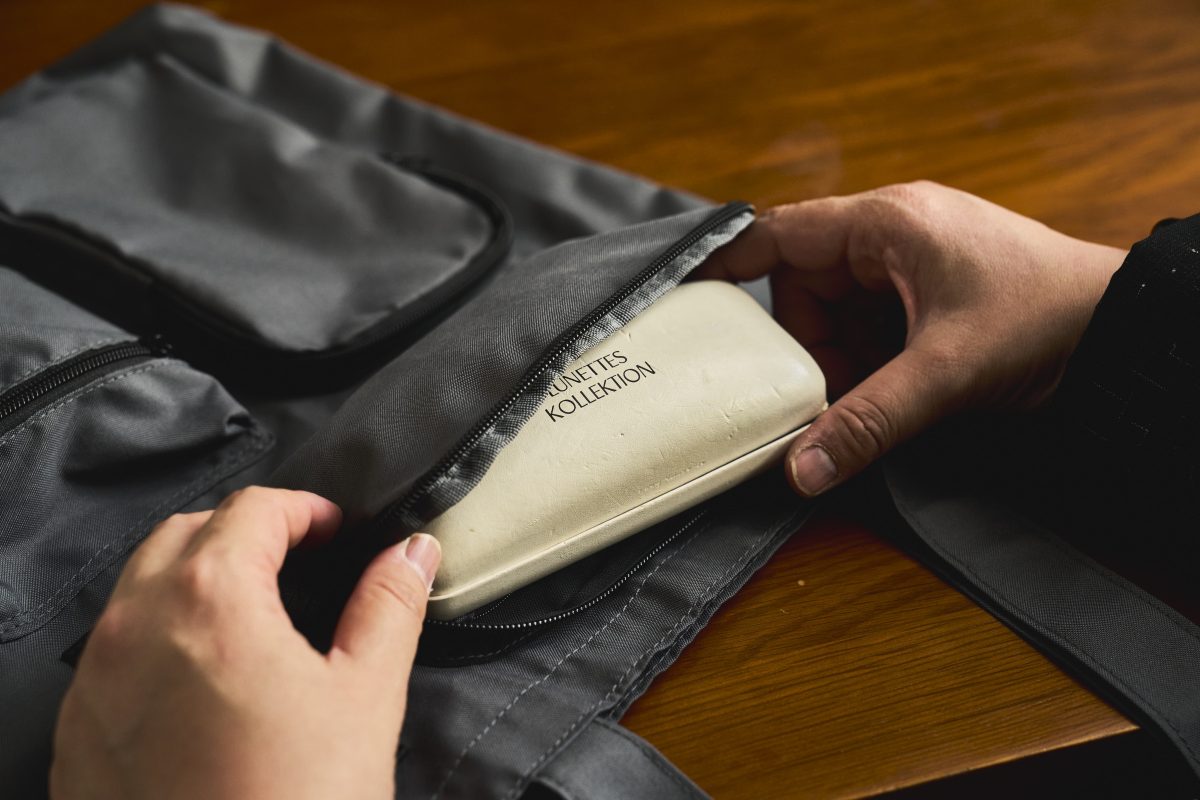 メガネケースも入るサイズ