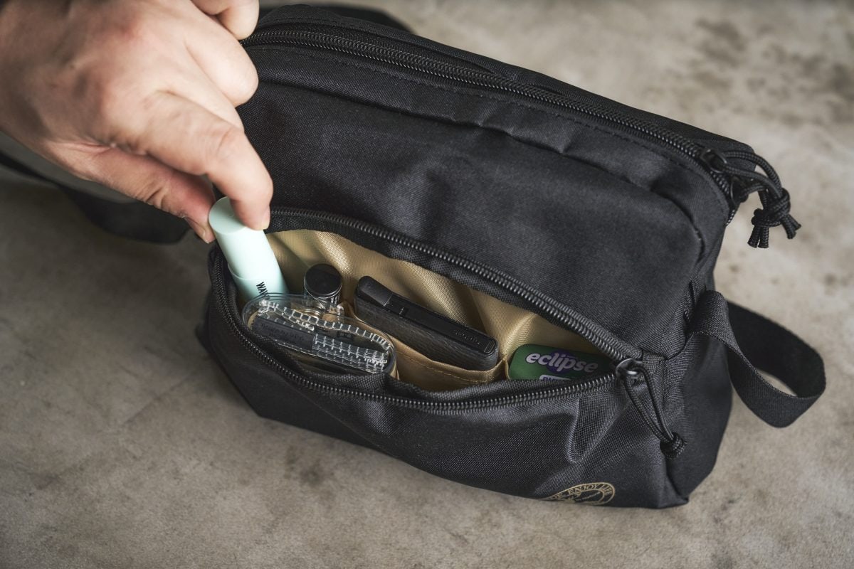 １つのポケットの中に５カ所のポケットが配置されており、収納に便利