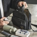 手荷物を全て入れても余裕があるのに、コンパクトさをキープしているという、なんとも不思議な魅力を持ったバッグ