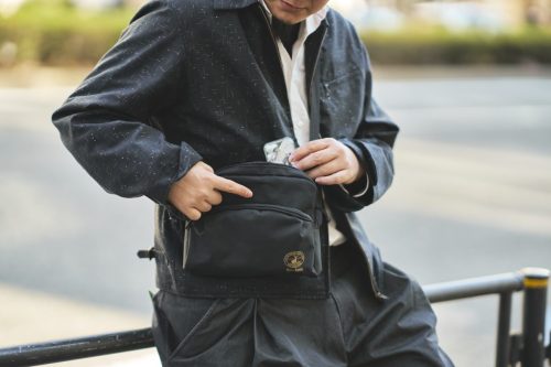 【手ぶら派の神付録】ポケット10個の収納力がエグい。ガジェットも入るキャプテンスタッグのショルダーが「大人の散歩バッグ」の正解
