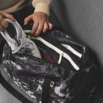 ウェアはもちろん、トレーニングシューズまでスッポリと収納できる