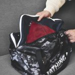 バックパックより荷物の出し入れがラクで、モノが探しやすい