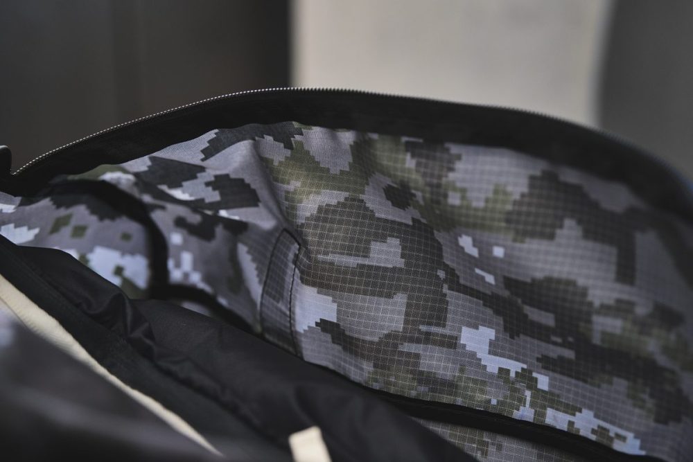 本体はリップストップナイロンを採用