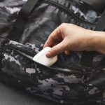 背面には小物用のポケットが