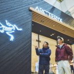 左)編集長 奥家慎二 右)スタイリスト近澤一雅さん