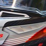 両頬辺りにはベンチレーションを装備