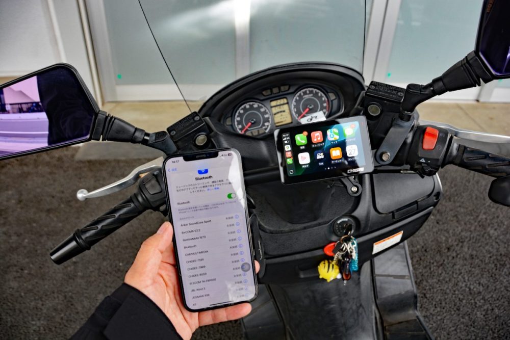 スマートフォンとペアリングを行い、モニターの画面がリンクすれば接続完了