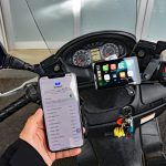 スマートフォンとペアリングを行い、モニターの画面がリンクすれば接続完了