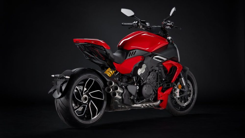 他のクルーザーとは一線を画したシャープなリヤビュー