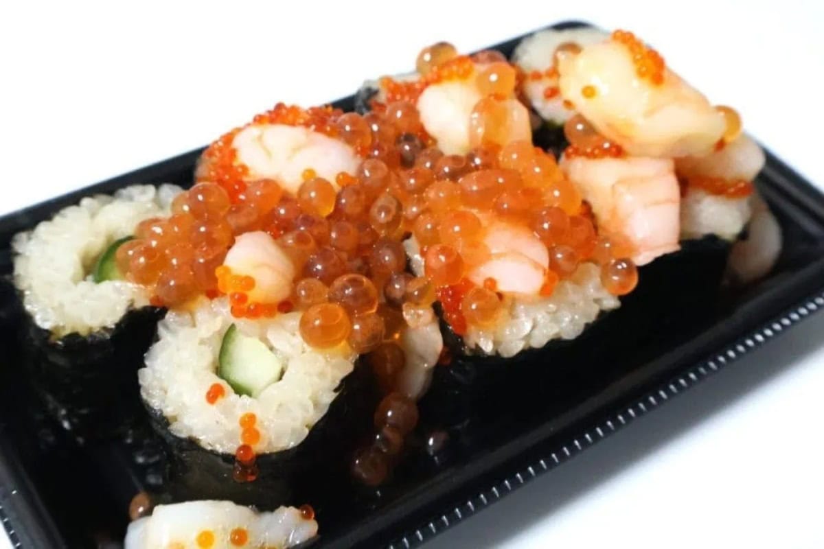 第3位 【年末のローソンはすごいぞ】こぼれるイクラ、はみ出す海老天…“コンビニの限界”を超えた「ご褒美グルメ」は500円超えでもリピ確だった