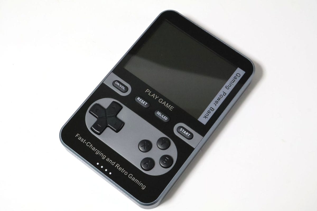 本体はゲームボーイのようなデザイン