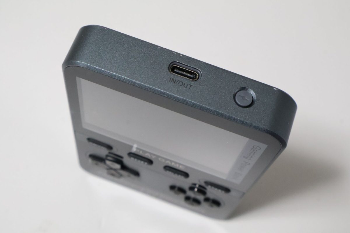 逆に電池食うだろ!?】ドンキの謎商品“88種のゲームが遊べる”モバイル