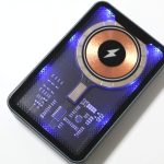 背面は光る!無駄に電池を食う?