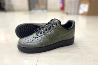 「これがエアフォース1?」と思わず二度見…高級感がすごい!“クロコ柄”で大化けしたナイキの名作をエディターが試し履き