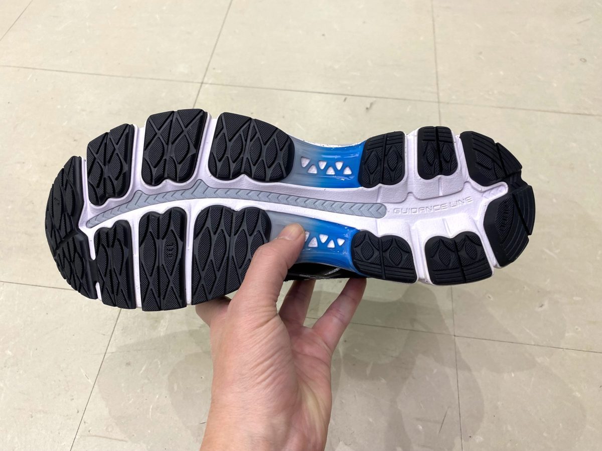 【この黒スニーカー、ただ者じゃない】アシックス&times;Liberaidersの初コラボ！話題のハイブリッドモデル「GEL-KAYANO 12.1」をエディターが試し履き