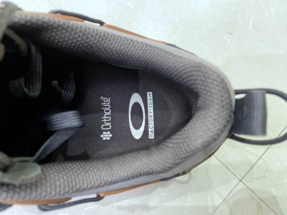 インソールには、クッション性と通気性、耐久性に優れた「Ortholite&reg;」を採用