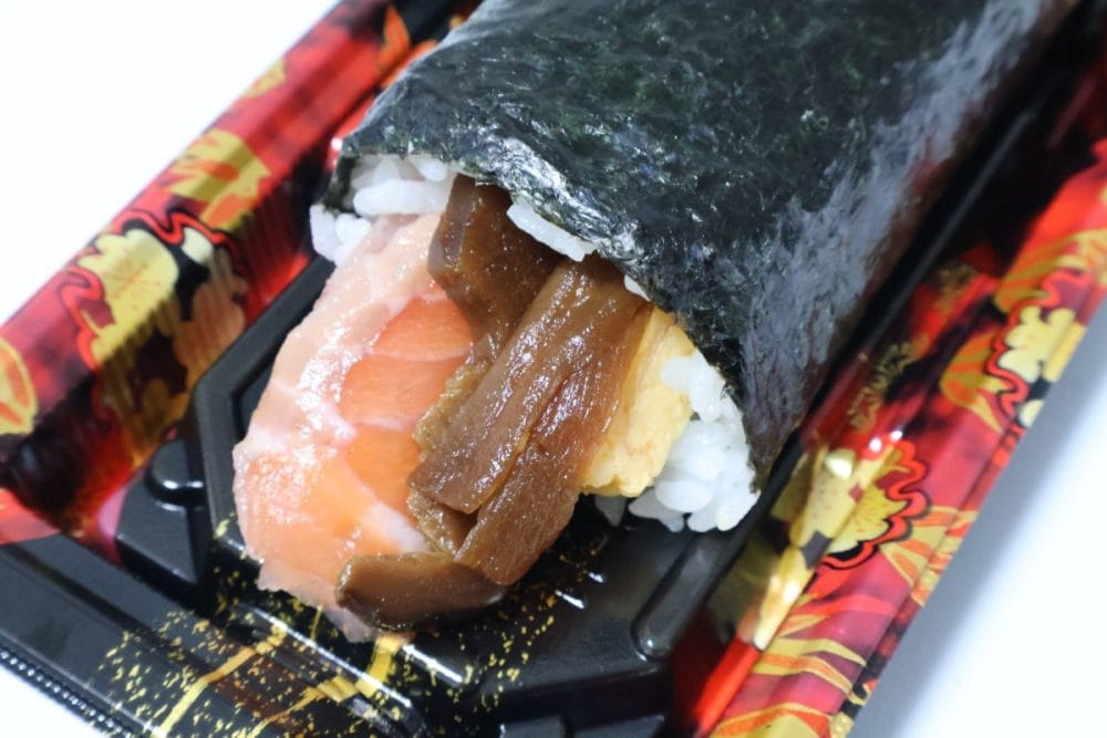 はみ出ている！