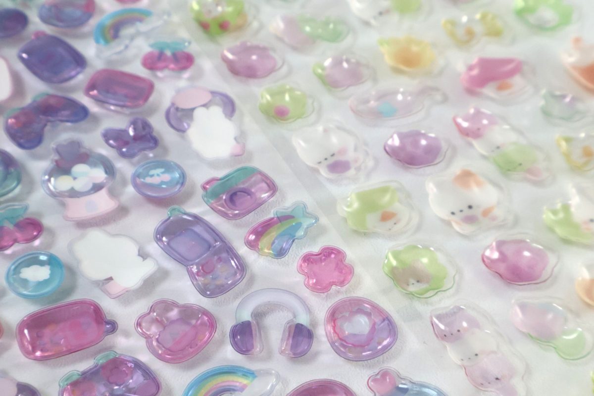 裏から見ると偽物は空洞なのがよくわかる