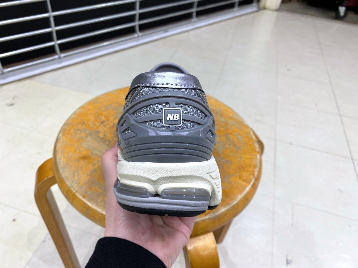 ニューバランス 1906L