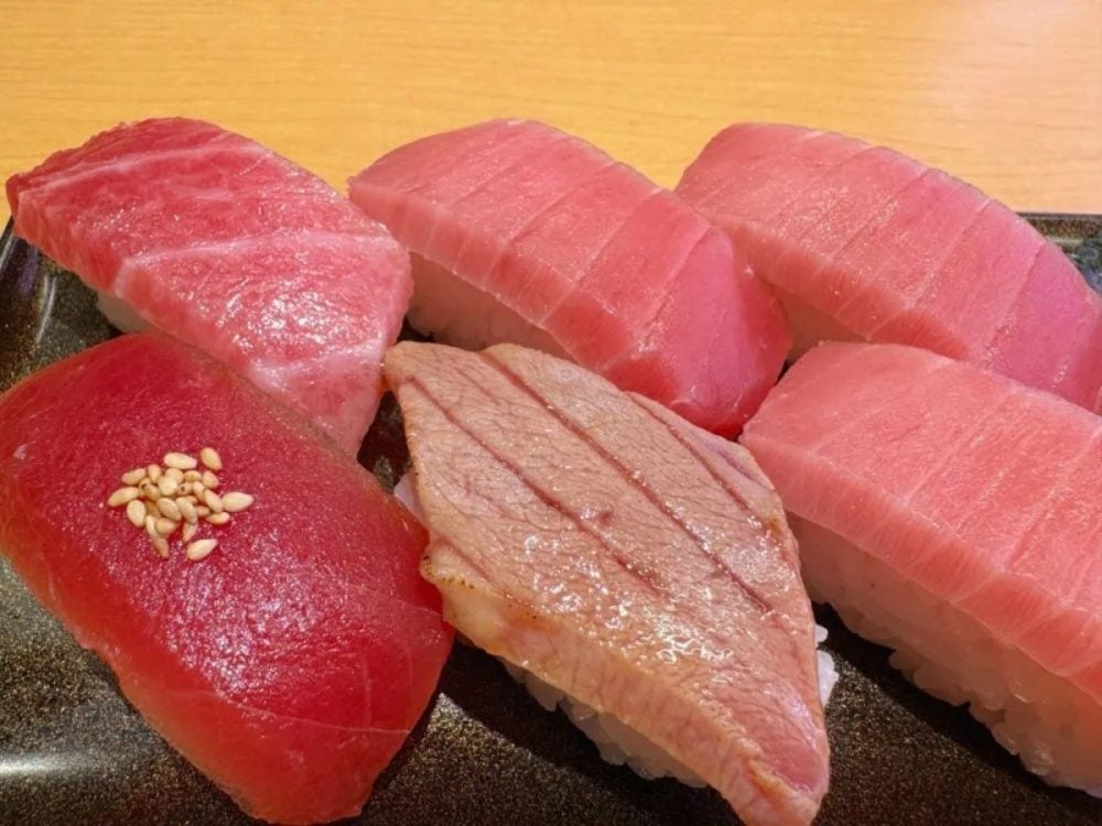 第3位　【本鮪7貫で1200円ってマジか】スシローの「年末年始ネタ」が豪華すぎて震える…うにキャビアや名店“すみれ”監修ラーメンも降臨！実食レポ