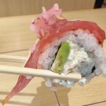 アボカドのなめらかさと酢飯やレモンマヨソースの酸味は相性抜群！