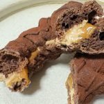 中からは甘く香ばしいキャラメルクリームとプラリネホイップがお目見え!