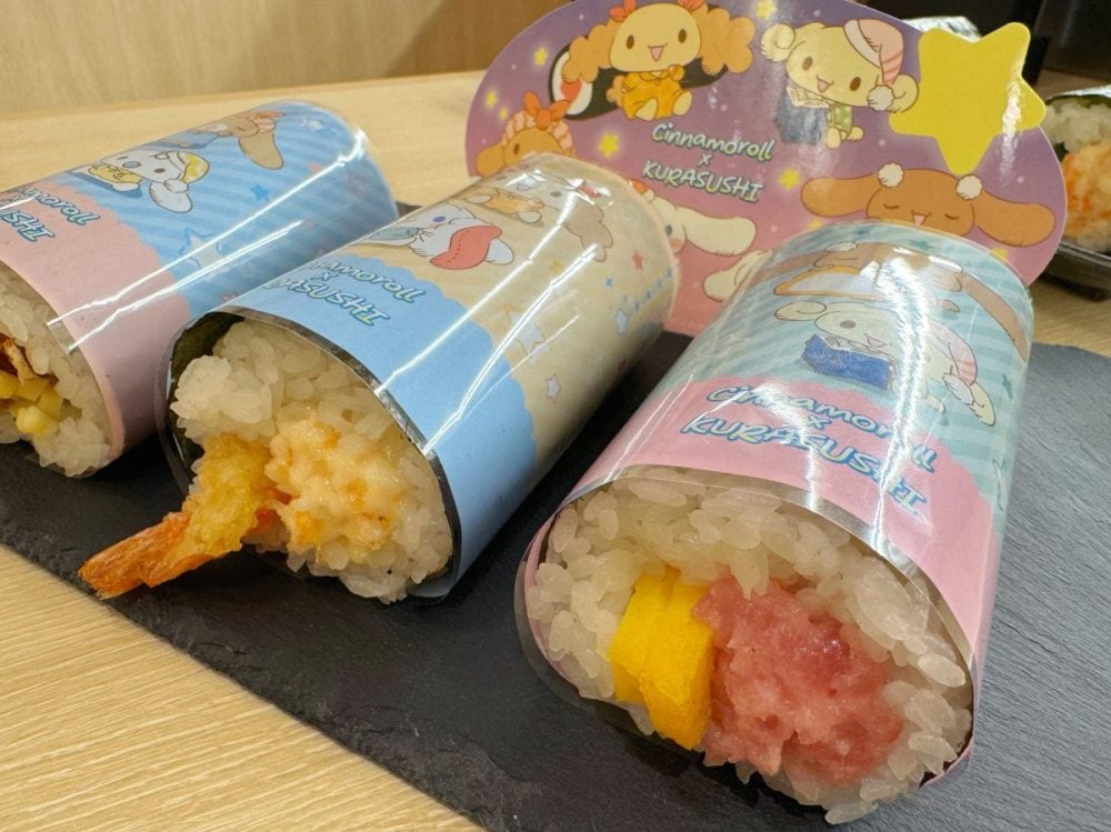 コラボ特別フィルムやステッカーも付いていて、ファンにはたまらない仕様に！