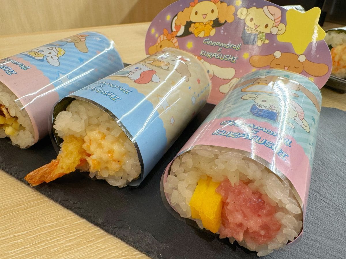 コラボ特別フィルムやステッカーも付いていて、ファンにはたまらない仕様に!