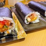 2026 年の恵方は「南南東」！キャラコラボや王道系まで勢ぞろいした回転寿司チェーン店3社の“2026年恵方巻”を食べ比べ！