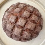 洗練された大人のためのメロンパン「ヘーゼルナッツのショコラメロンパン」