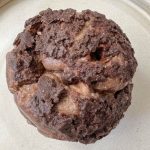 ショコラとほろ苦キャラメルの黄金比！「とろけるキャラメルショコラシュー」