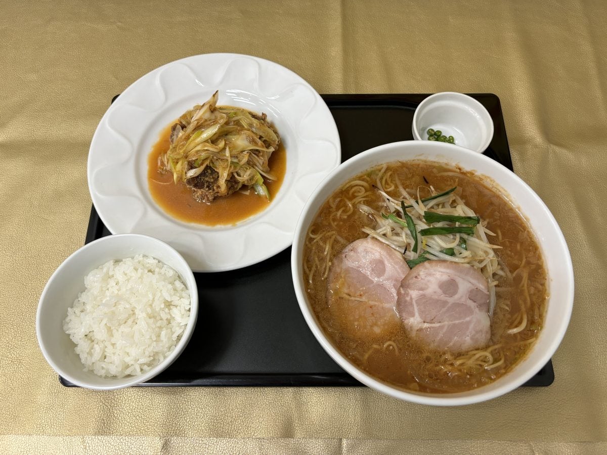 デニーズ　『味噌らぁ麺～五重（いつつがさね）の味噌』　飯田店主おすすめセット