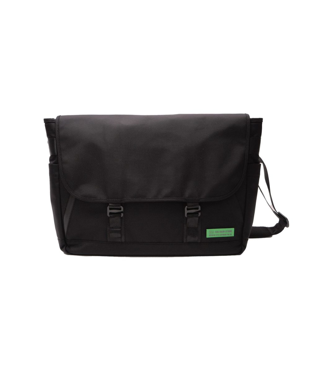 KiU「K524–マルチファンクショナル 2WAY ショルダーバッグ」￥12,100／横42.5×縦32×マチ12.5㎝／15ℓ