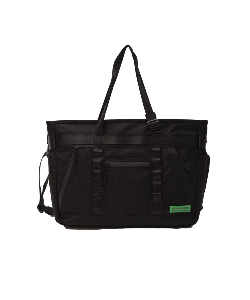 KiU「K524–マルチファンクショナル 2WAY ショルダーバッグ」￥12,100／横42.5×縦32×マチ12.5㎝／15ℓ