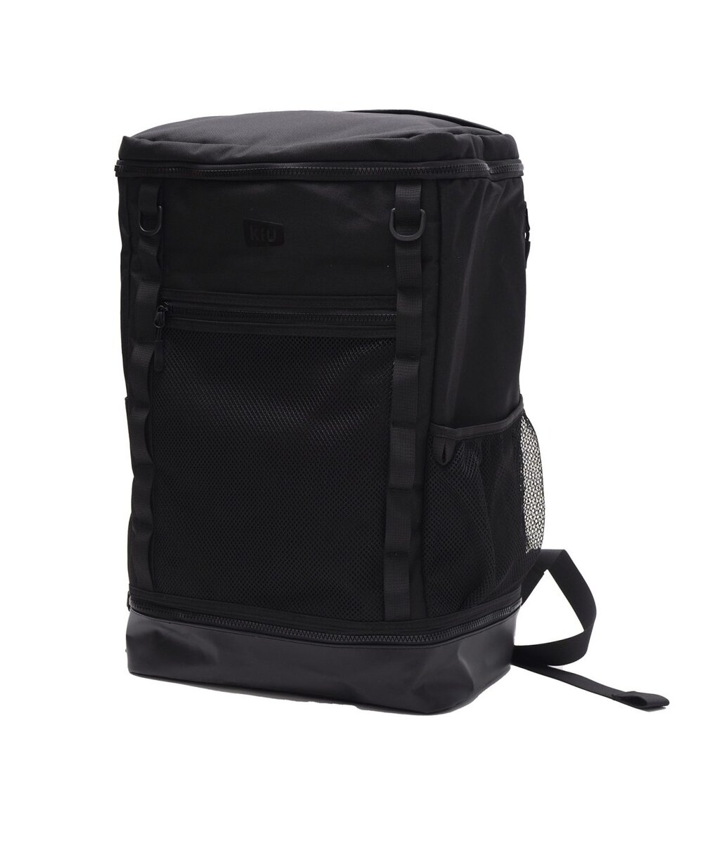 KiU「K526–スクエアバックパック」￥8,250／横30×縦48×マチ20㎝／34ℓ
