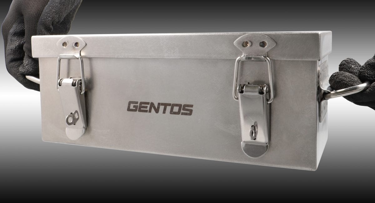 持ち運びの際に便利なハンドルを装備