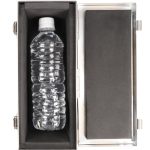 内側は幅228×高さ80×奥行77（mm）で、500mペットボトルを入れても少し余裕のあるサイズ感