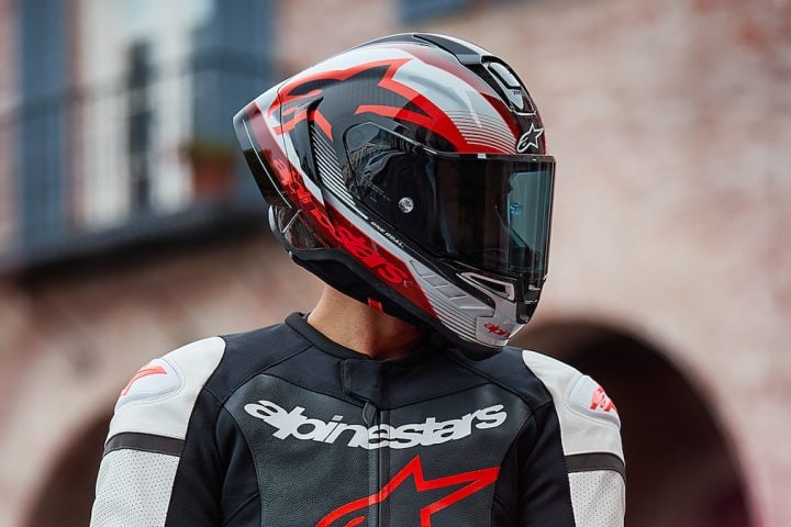 【ついに来た】アルパインスターズ初のヘルメット「スーパーテックR10」を体験してみたら空力性能が異次元だった