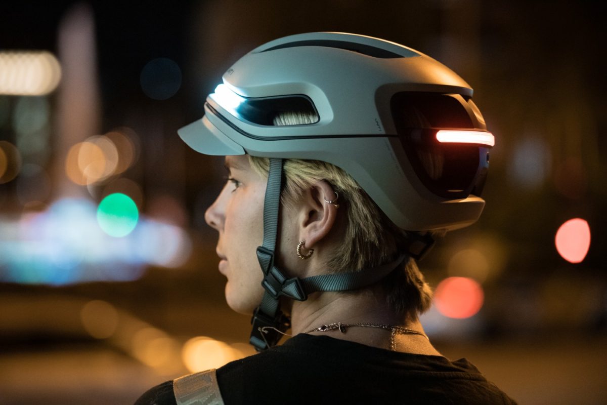 ヘルメットバンド付き視認性抜群☆レグルス 超高速自動遮光面 現場１回使用 ウインカーが出る自転車ヘルメット!?】夜道の安全を変える「UNIT 1の