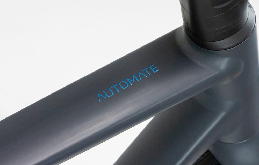 トップチューブに刻まれるモデル名