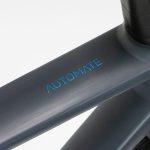 トップチューブに刻まれるモデル名