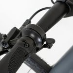 ベルもシンプルなデザインに溶け込むスタイルに