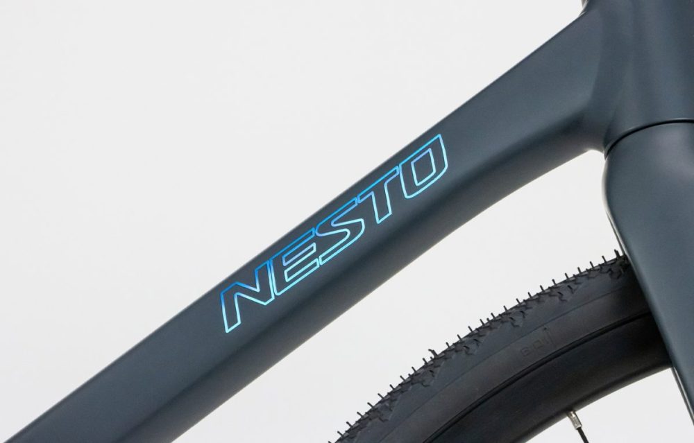 主張しすぎないブランドロゴもポイント